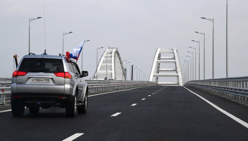 Едем по Крымскому мосту на авто