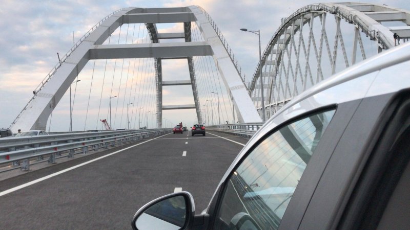 Крымский мост машины