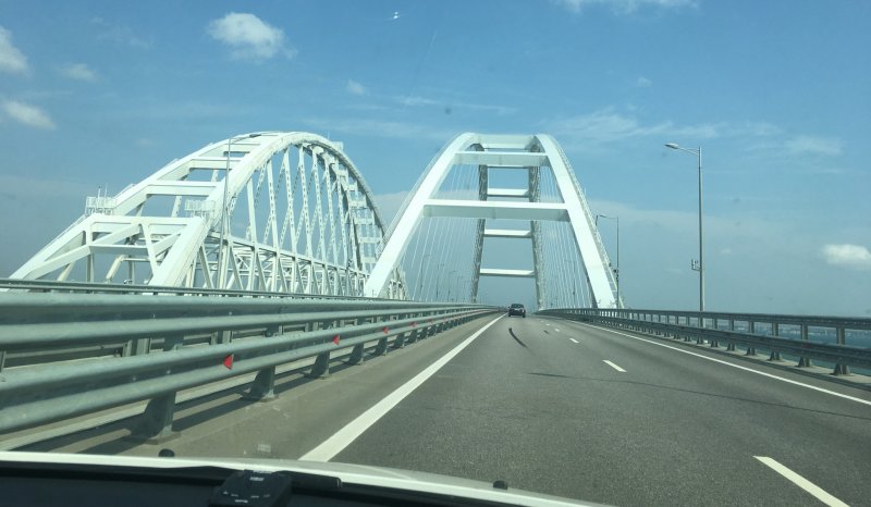 Крутые Тачки на Крымском мосту