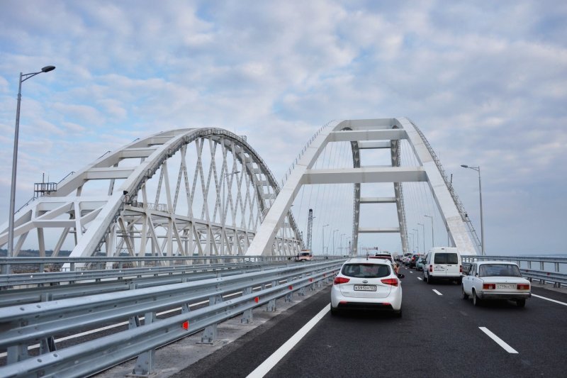 Крымский мост машины
