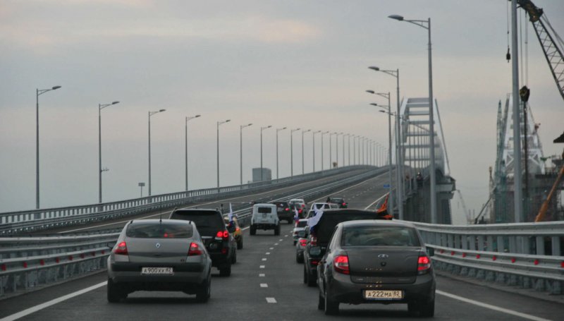 Дорога по Крымскому мосту