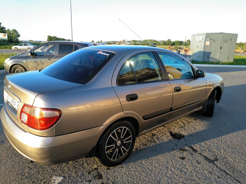 Nissan Almera n16 седан