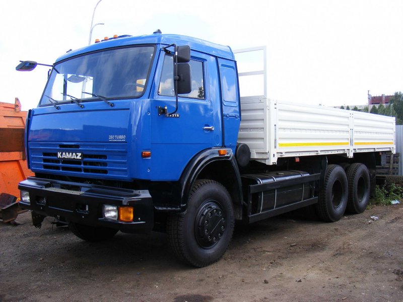 Грузовой КАМАЗ бортовой 53215