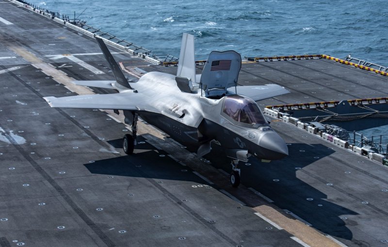 Истребитель f-35b Lightning II