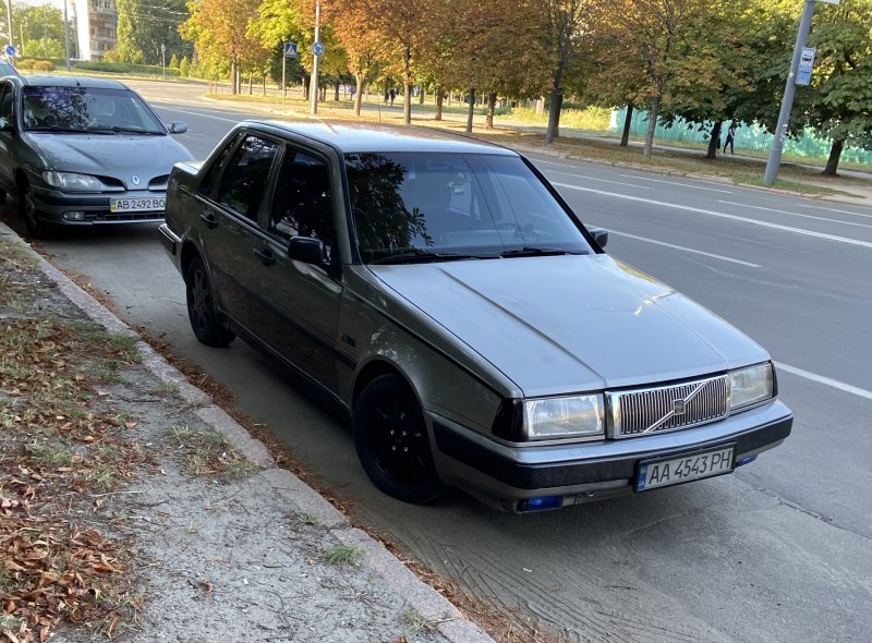 Вольво 460 1990 года