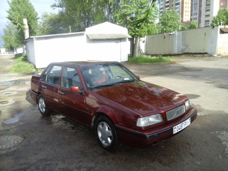 Volvo 460 малиновая