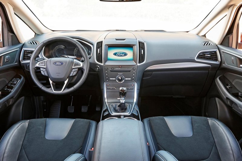 Ford s Max салон