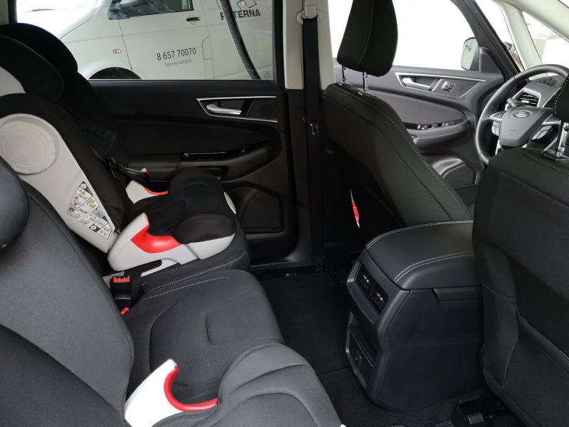 Ford s Max салон