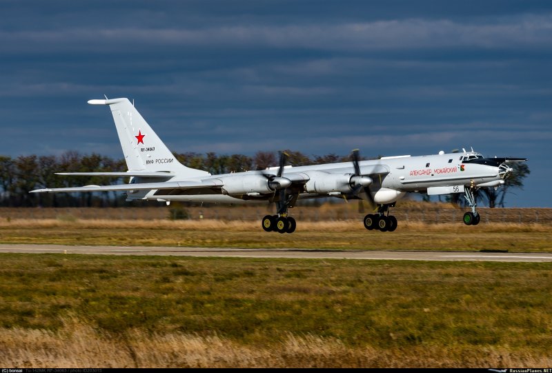 Противолодочный самолет ту-142