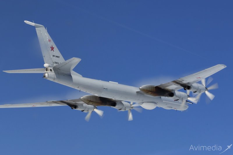 Самолет ту 142м