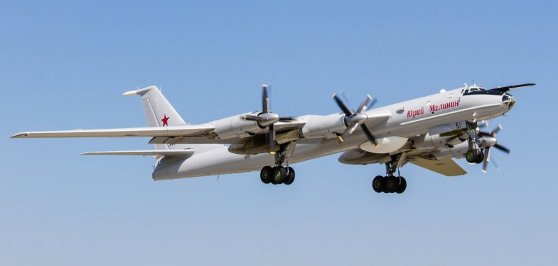 Дальний противолодочный самолет ту-142м