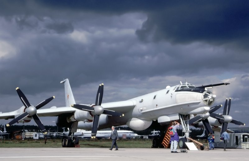 Противолодочный самолет ту-142