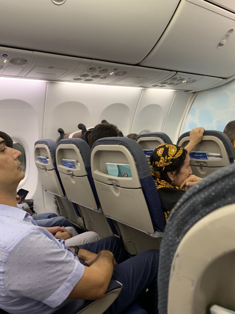 Dubai Airlines 737 салон