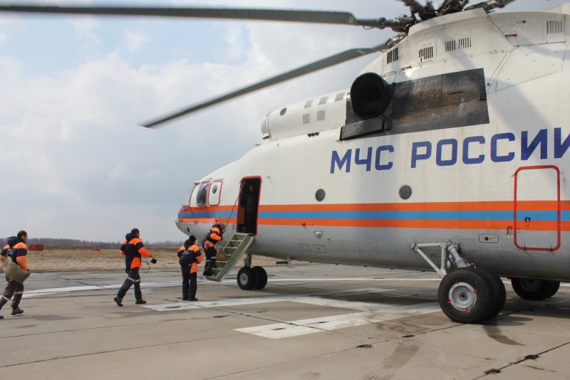 Вертолет спасателей МЧС