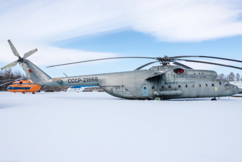 Кабина бортрадиста ми-6