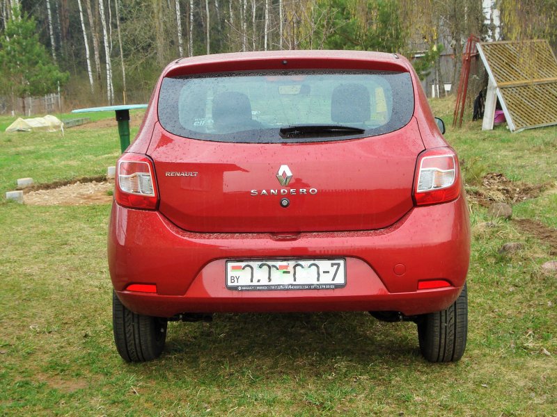 Renault Sandero 2 сзади