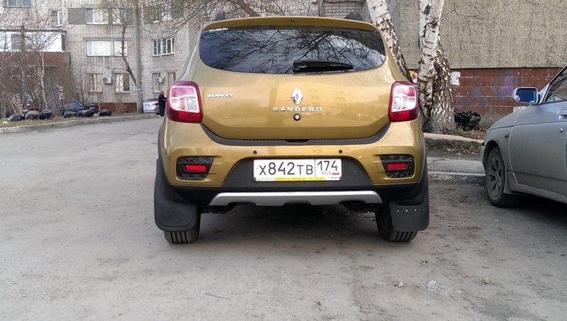 Рено Сандеро степвей сзади