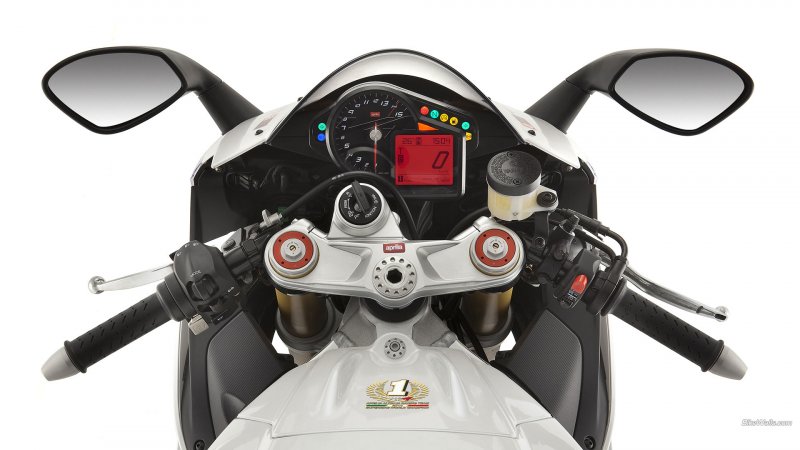 Aprilia rsv4 приборка