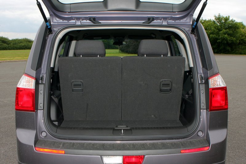 Открытый багажник Chevrolet Orlando