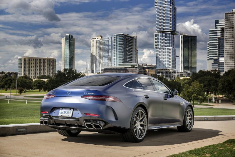 Mercedes AMG gt 63 s зад