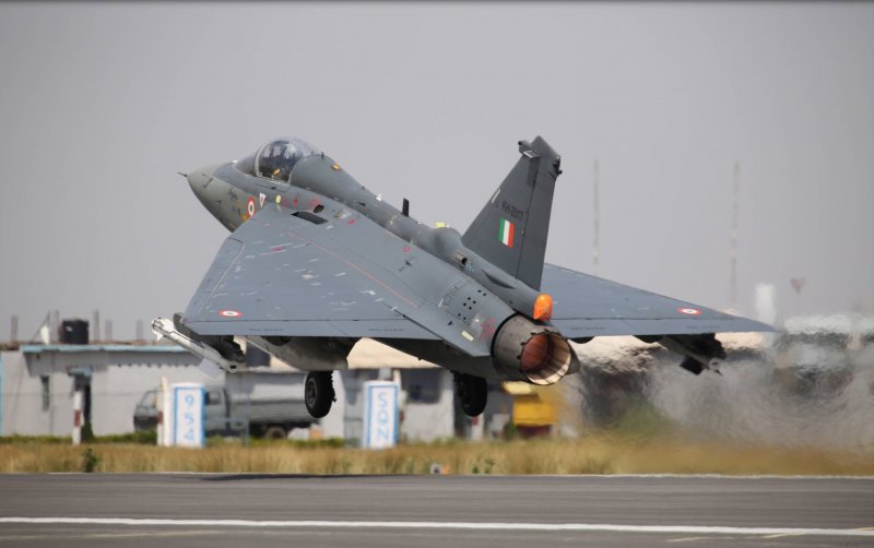 Самолетами hal Tejas