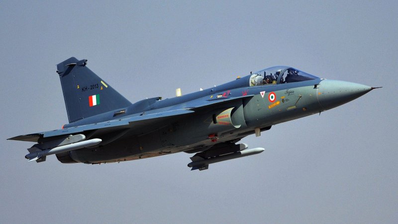 Самолетами hal Tejas