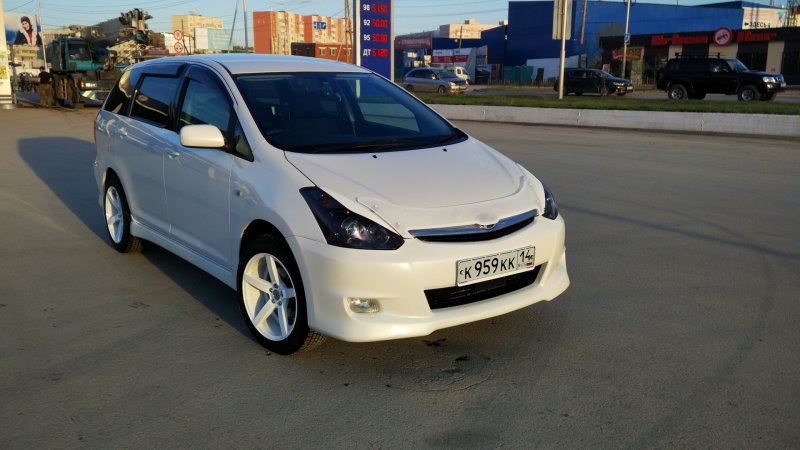 Toyota Wish белая 2014