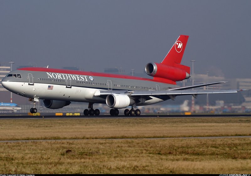 DC 10 самолет