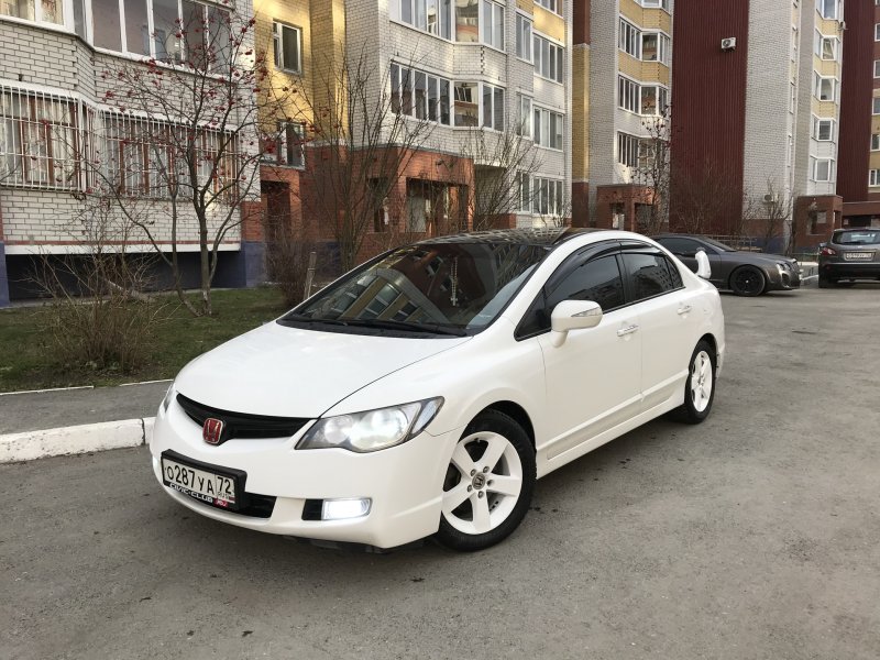 Honda Civic 4d белая