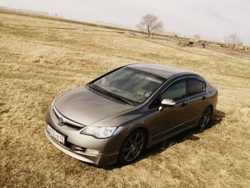 Honda Civic 8 4d