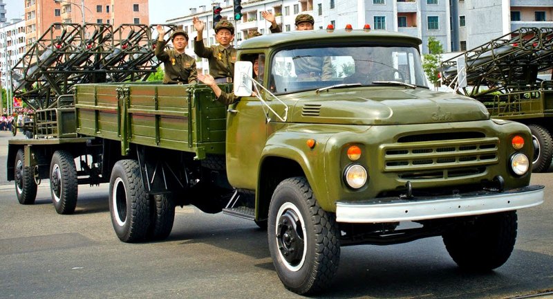 Военный грузовик ЗИЛ 130