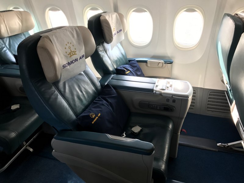 Boeing 737-900 United Business