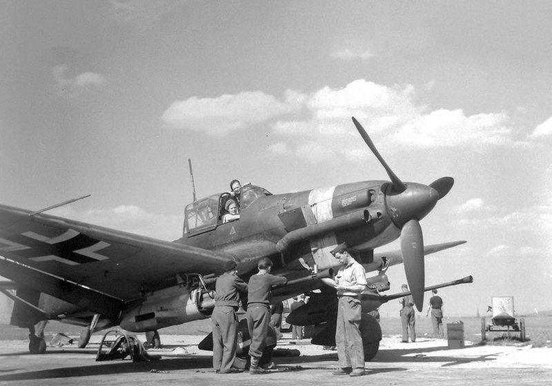 Немецкий пикирующий бомбардировщик Junkers ju-87