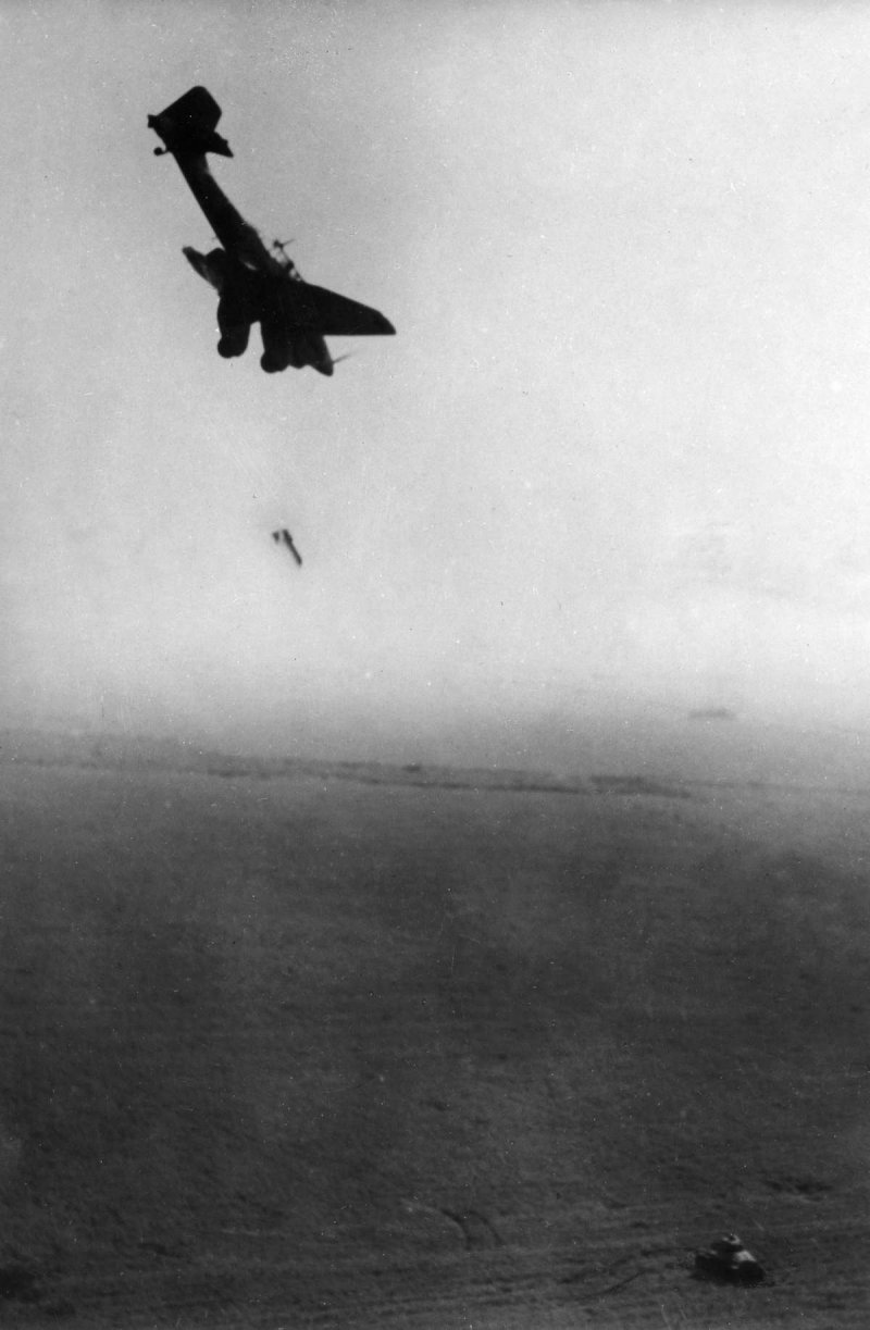 Ju 87 Stuka пикирует