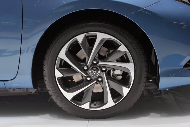 Toyota Auris диски