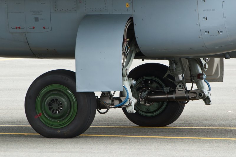 Як-130 шасси