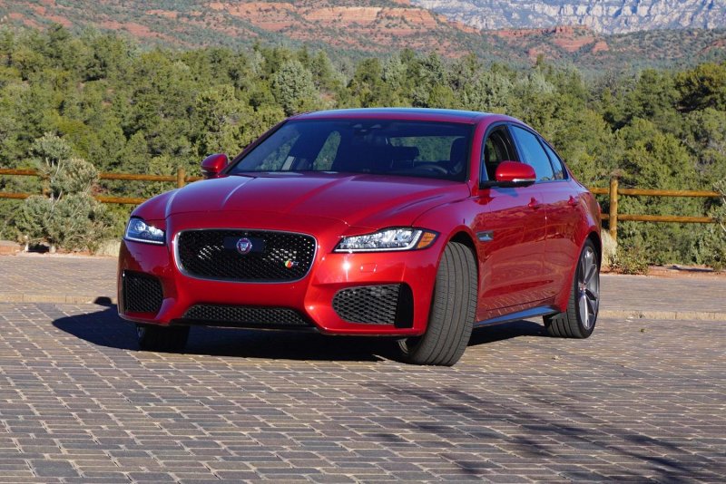Jaguar XF красный Drive