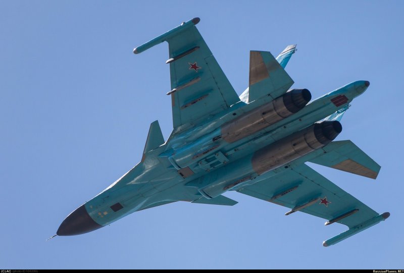 Самолет Су-32фн