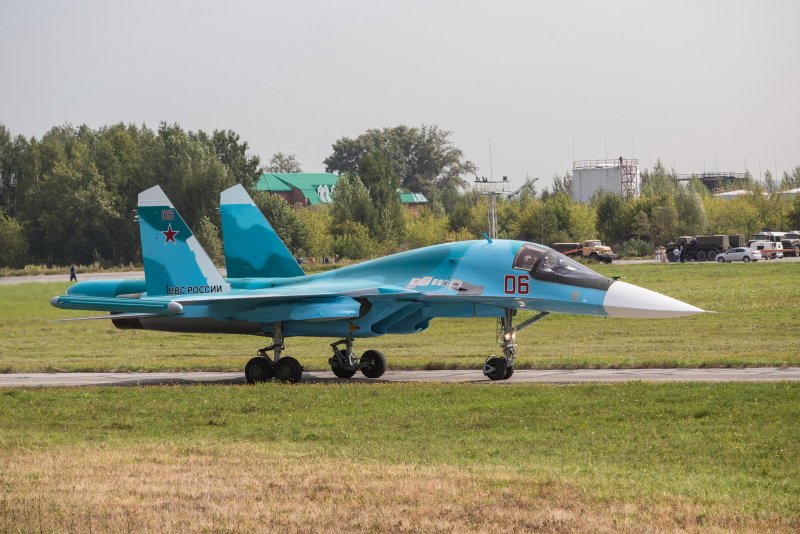 Су-32 самолет