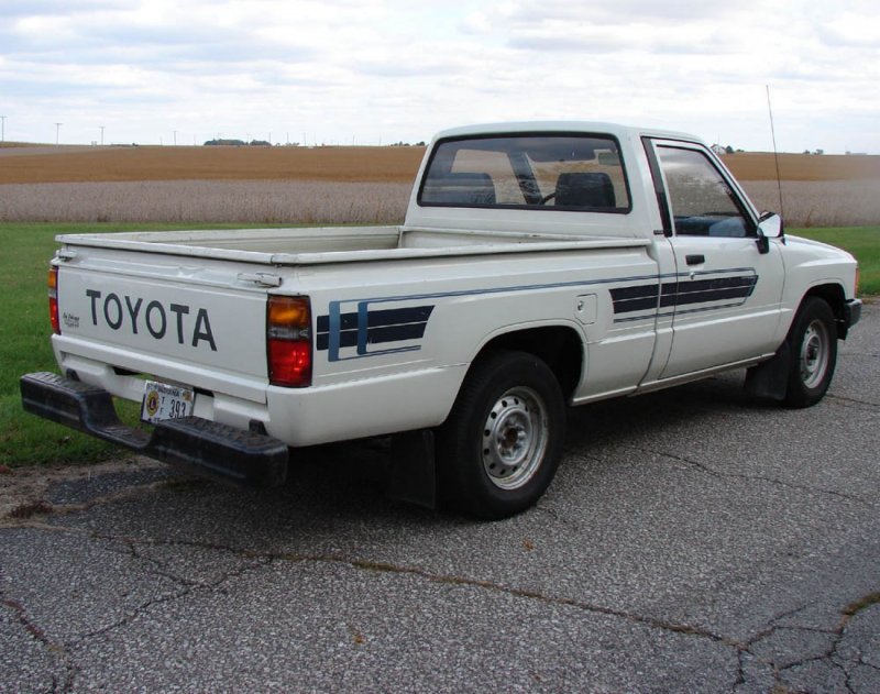Toyota Hilux 1988 Mini Truck