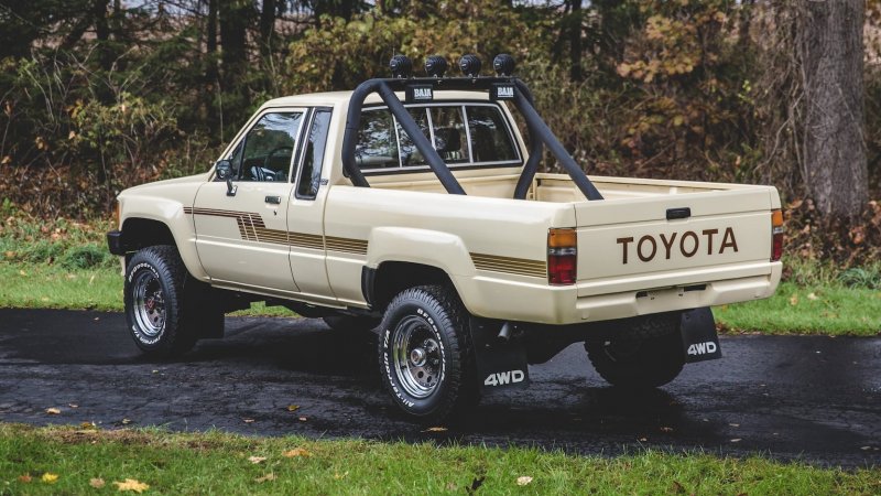 Toyota пикап старый