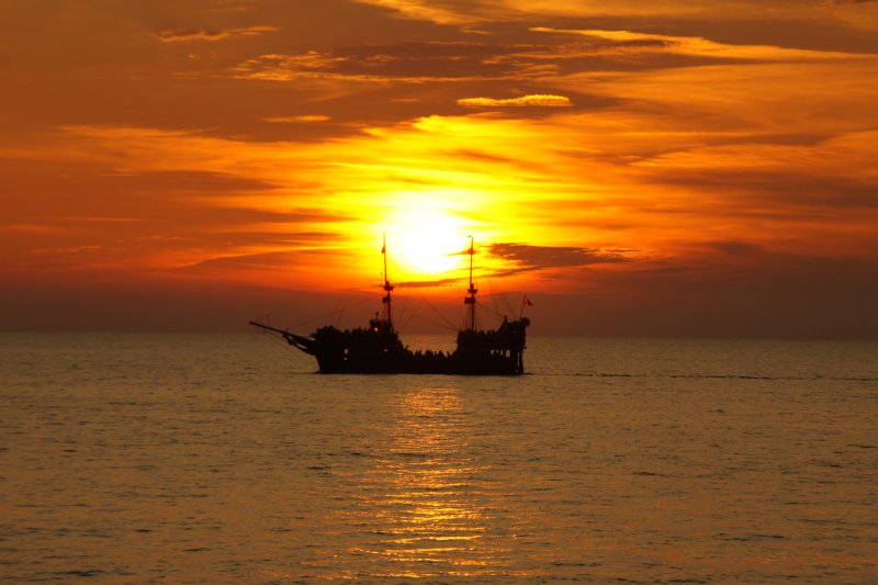 Закат на море