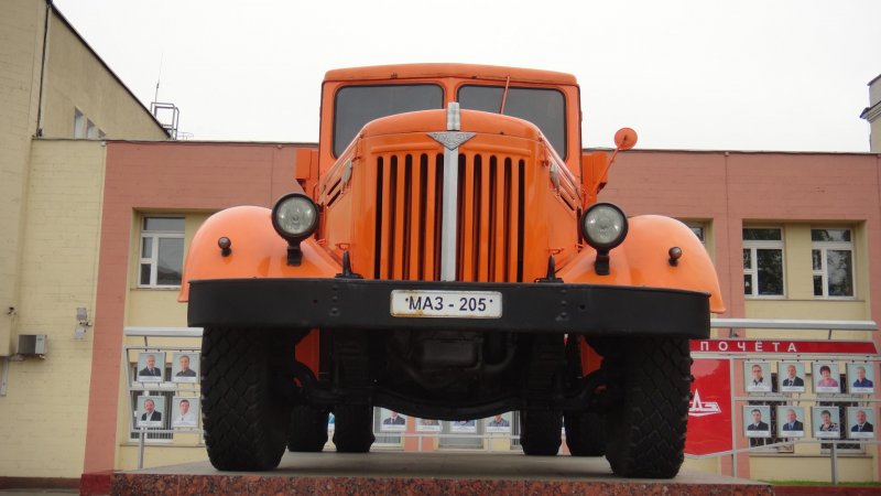Минский автомобильный завод МАЗ 205