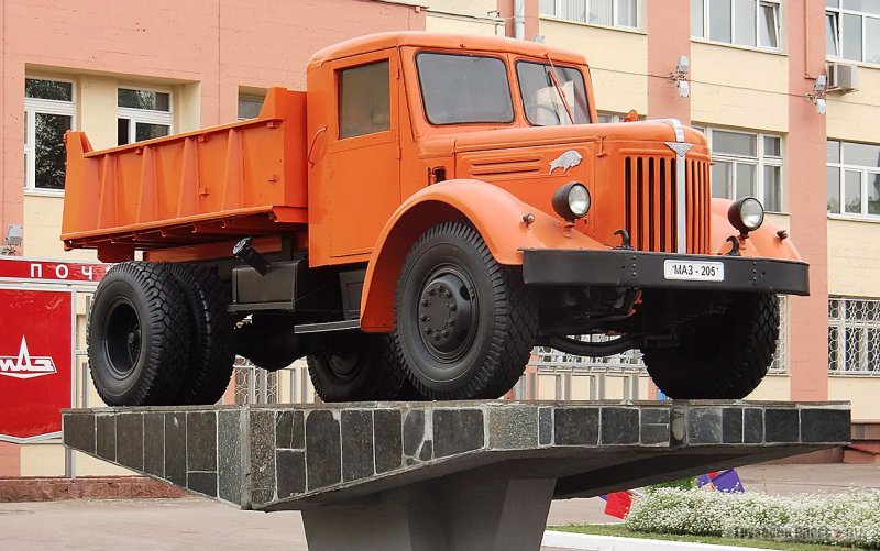 Масштабные модели МАЗ 200 самосвал