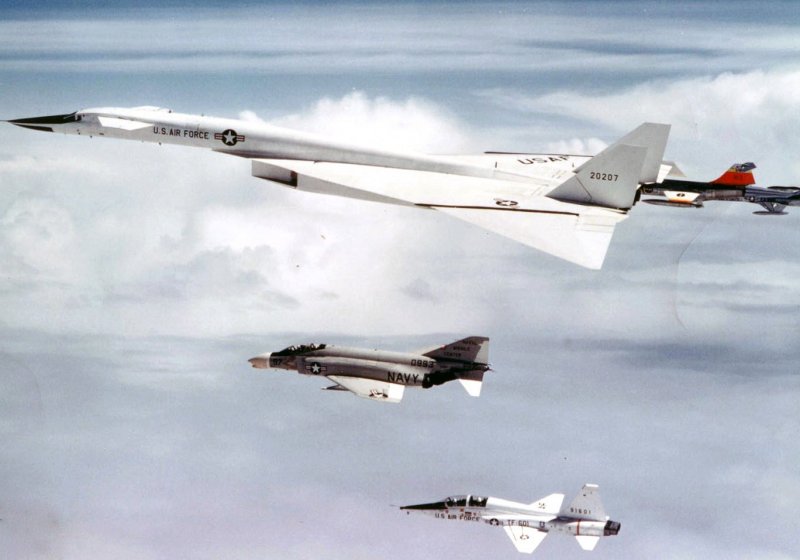 Самолет XB-70 Valkyrie