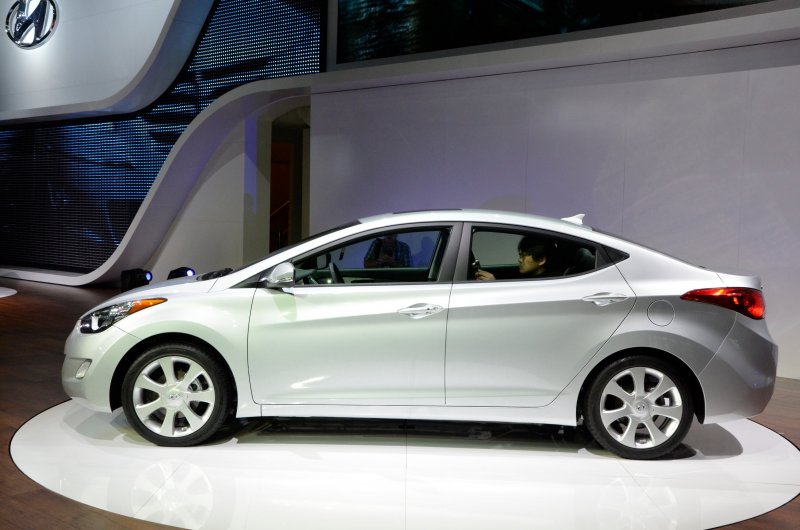 Hyundai Elantra 2.0 at