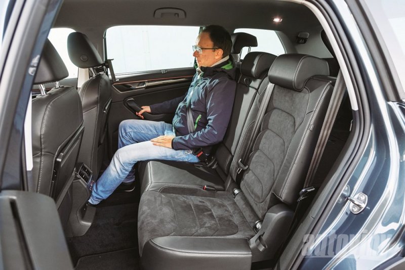 Skoda Kodiaq 3 детских кресла сзади