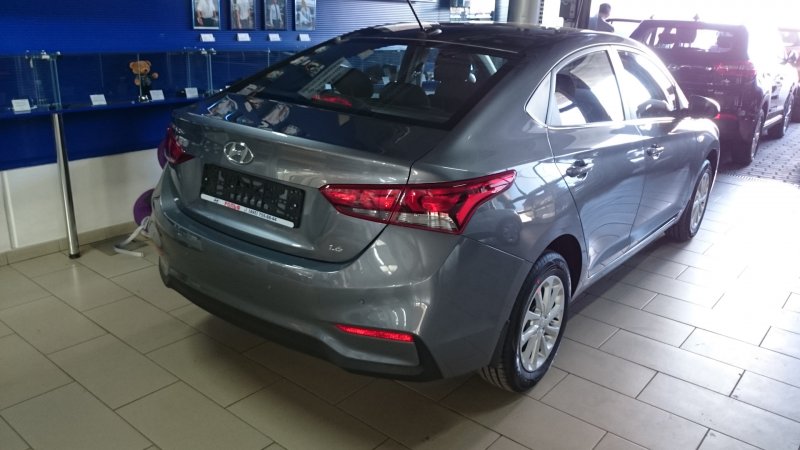 Серый Хендай Солярис 2012