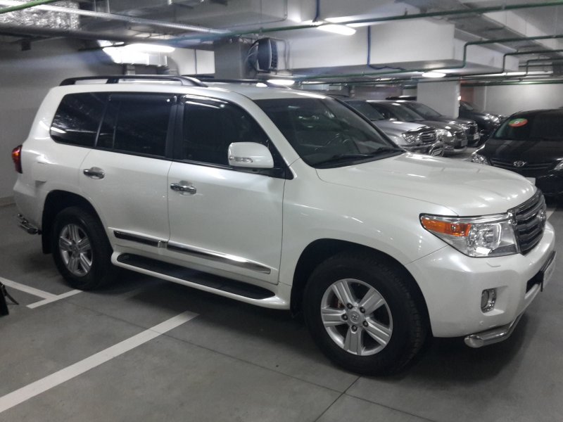 Land Cruiser 200 белый