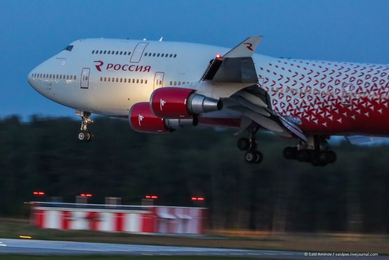 Боинг 777 ред Вингс